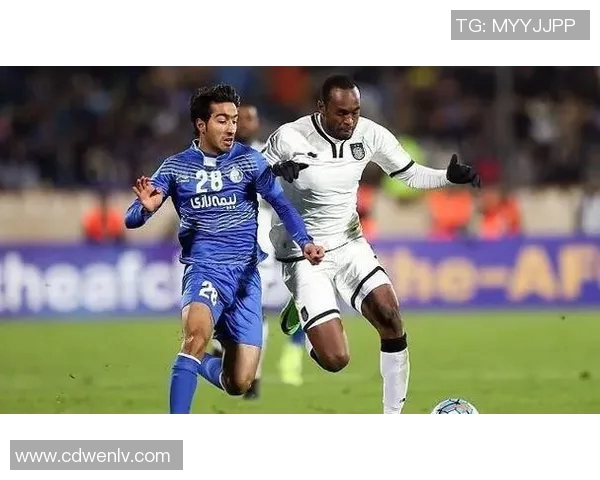 艾杜哈尼与德黑兰独立的激烈对决揭示了足球战术与团队精神的较量 艾杜哈尼与德黑兰独立的激烈对决揭示了足球战术与团队精神的较量