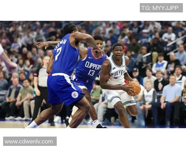 坎布尔主场迎战特温特双方争夺关键三分的精彩对决